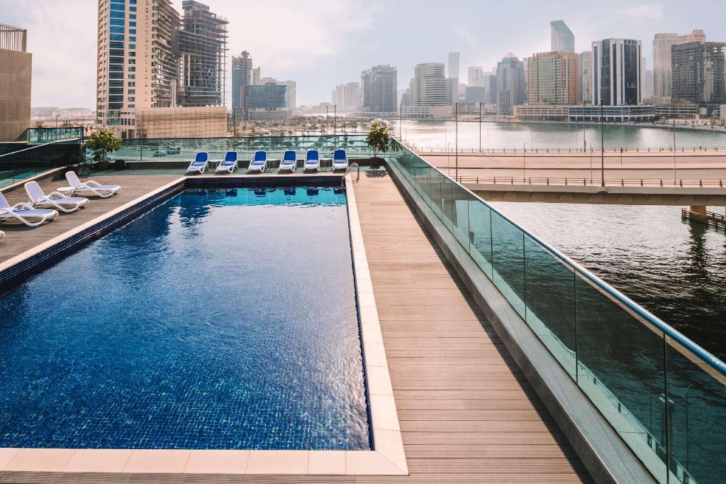 Ντουμπάι Ξενοδοχείο-Radisson Canal pool