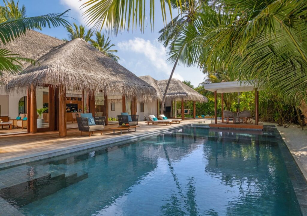 πισίνα στο Anantara Kihavah Villas Maldives honeymoon