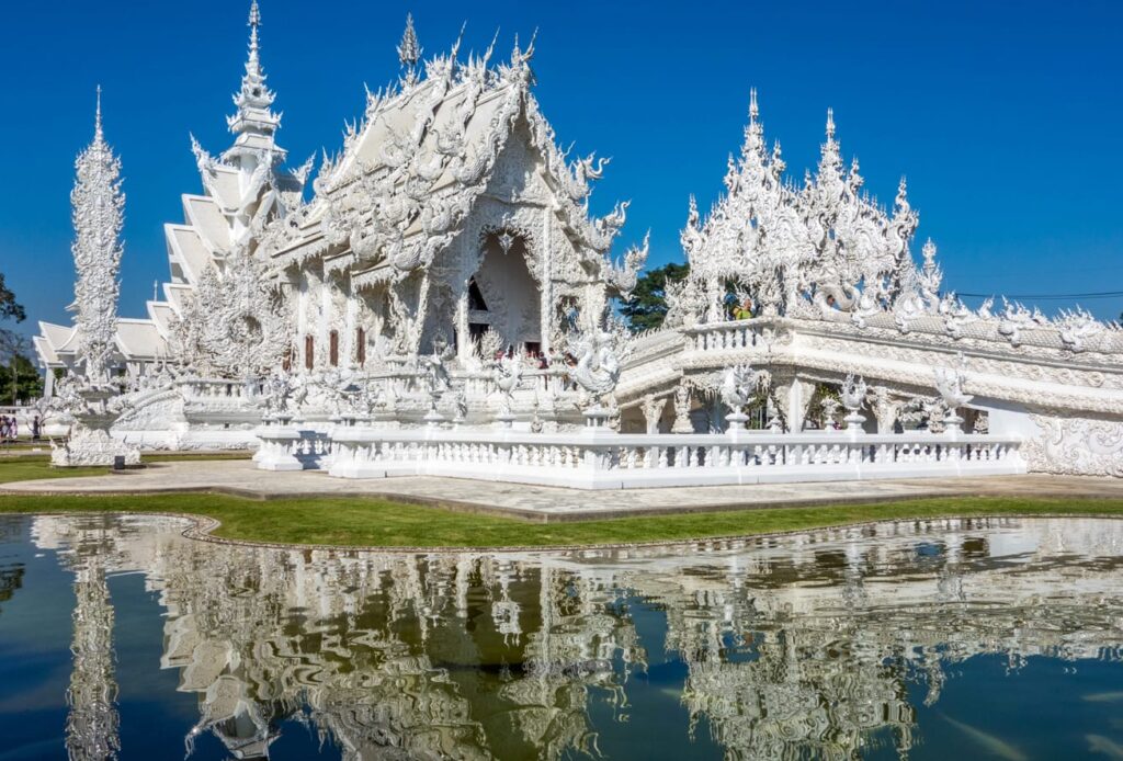 chiang-rai-white-temple-thailand-road-affair