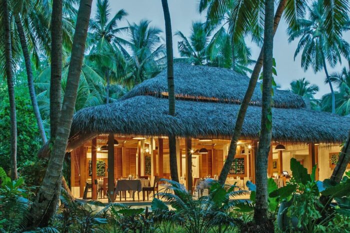 Maldives: Kuramathi Island Resort 4*, από 1.820€