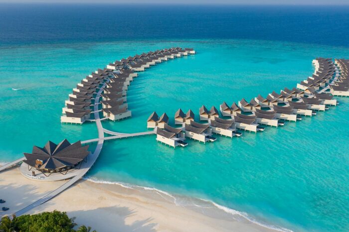 Maldives: Mövenpick Resort Kuredhivaru 5*, από 2.395€