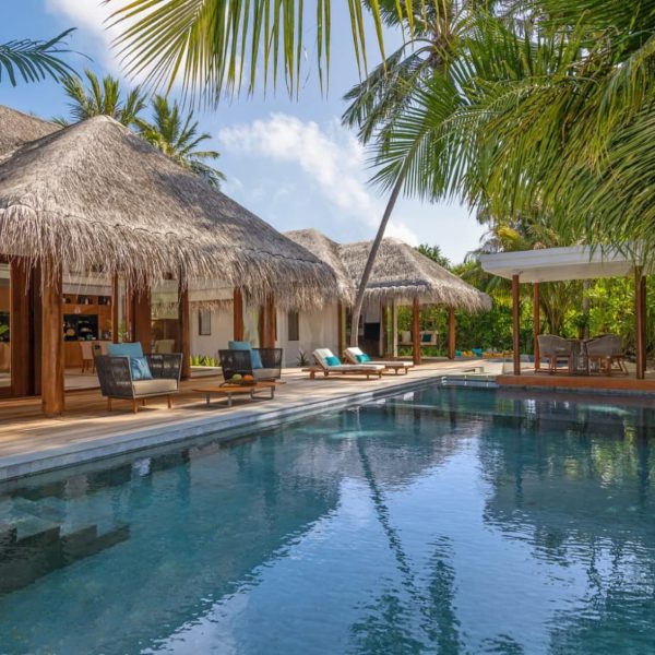 πισίνα στο Anantara Kihavah Villas Maldives honeymoon