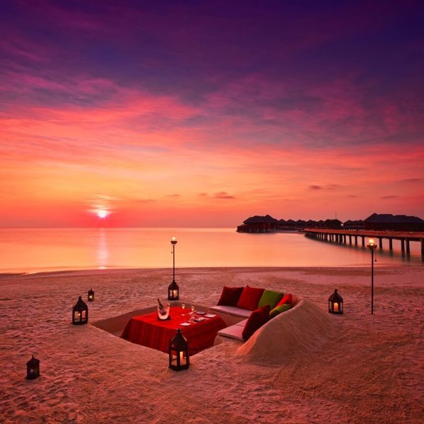 Μαλδίβες Ταξίδι -Huvafen Fushi- δείπνο στην άμμο - ηλιοβασίλεμα μαλδίβες